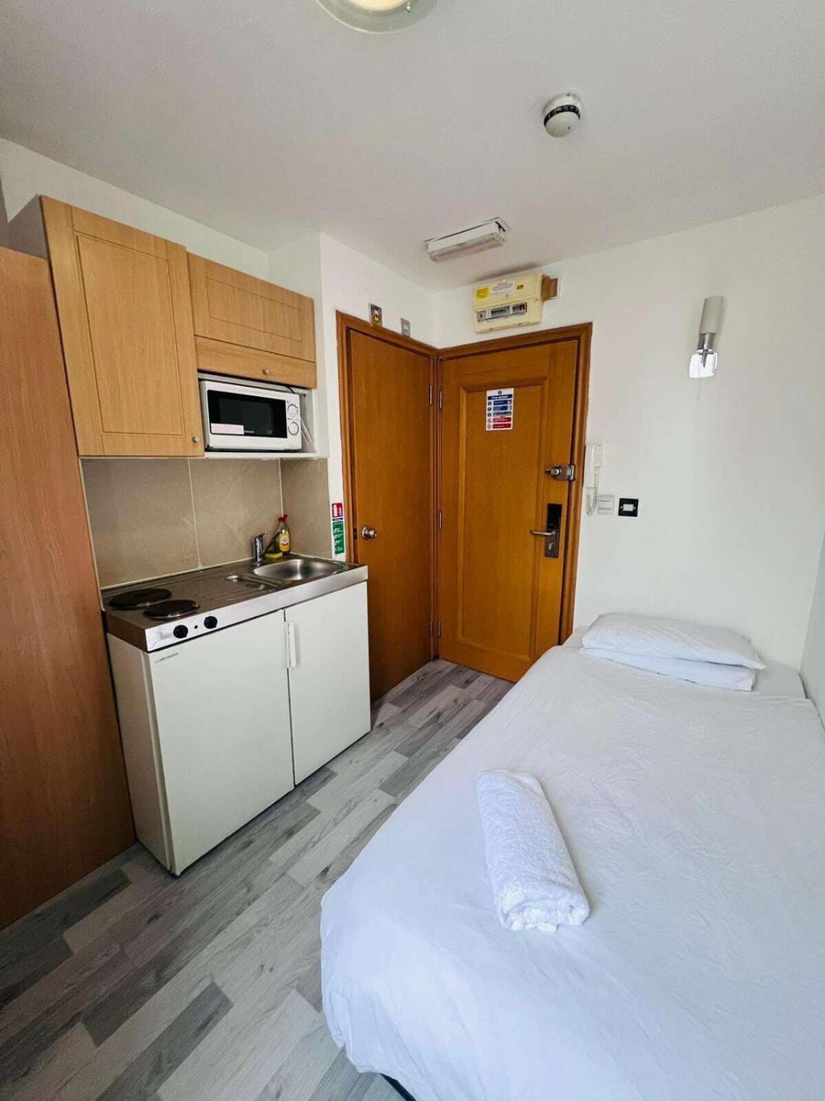 F301-Awesome 3Rd Flr Studio Fits 1 Near Hyde Park 런던 외부 사진
